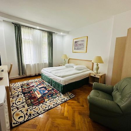 Rapsodia Sinaia Bed & Breakfast Exterior photo