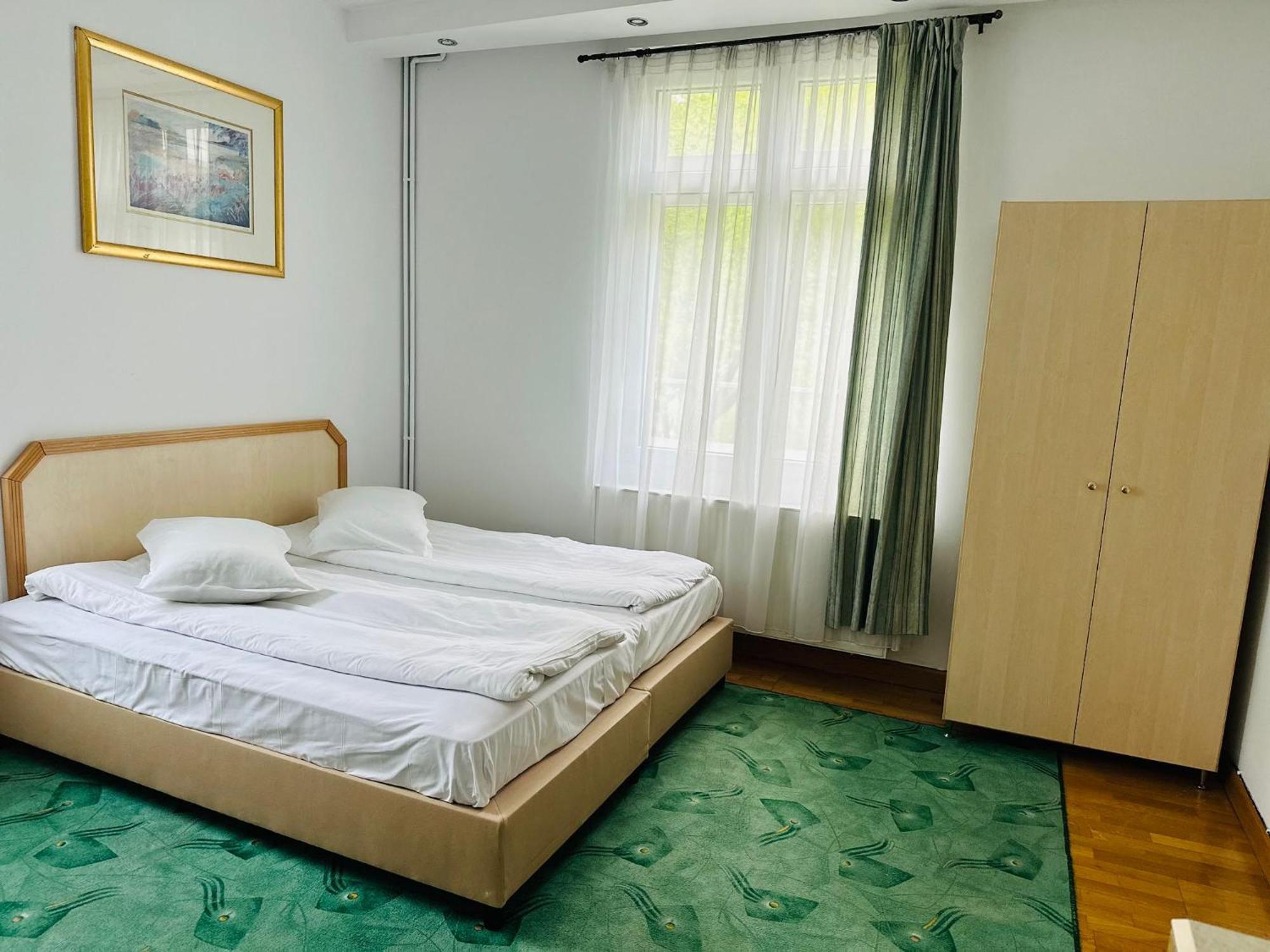 Rapsodia Sinaia Bed & Breakfast Exterior photo